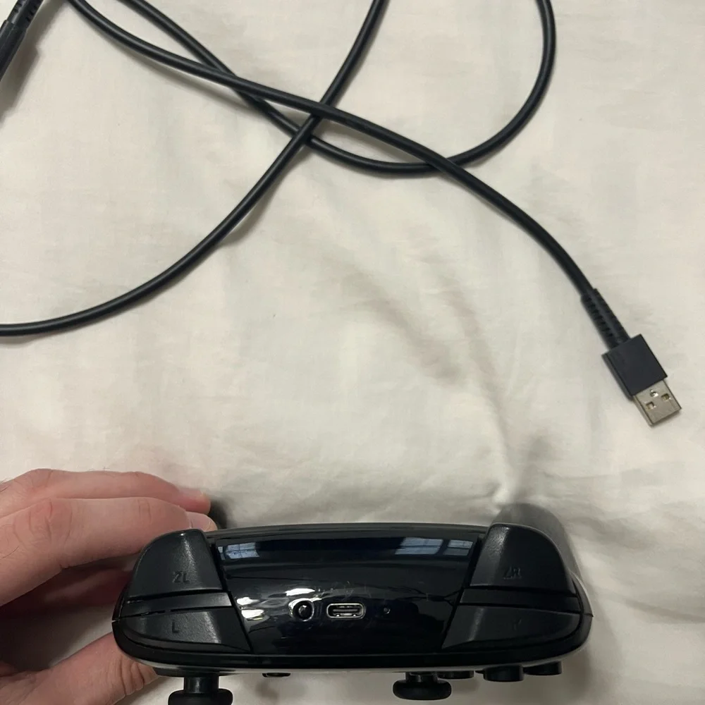 Nintendo Switch Pro Controller - Picture 4 of 4
